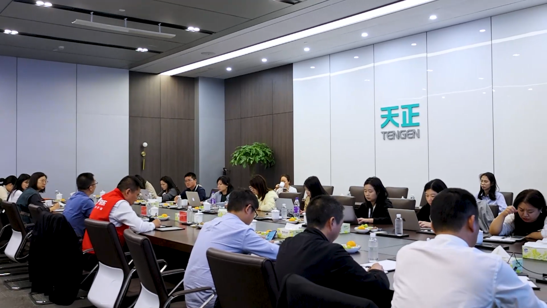 京东工业走进开云在线平台，探访产业数智化之路！